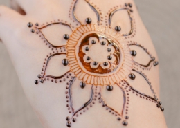 henna-4523433_192 Image by Mehndi Training Center from Pixabay0