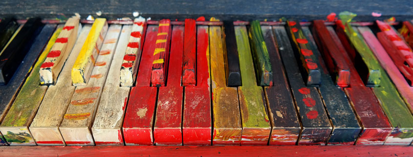 piano-with-painted-keys-1522855_192-Image-by-b1-foto-from-Pixabay0